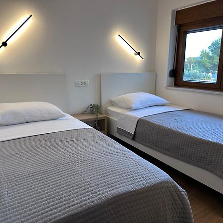 Apartmani 4 Palme Stari Grad Kültér fotó