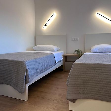 Apartmani 4 Palme Stari Grad Kültér fotó