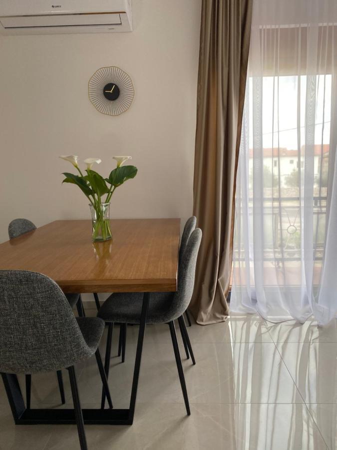 Apartmani 4 Palme Stari Grad Kültér fotó