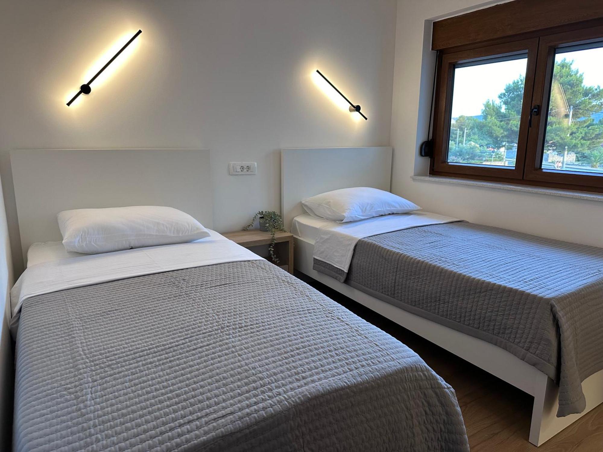 Apartmani 4 Palme Stari Grad Kültér fotó