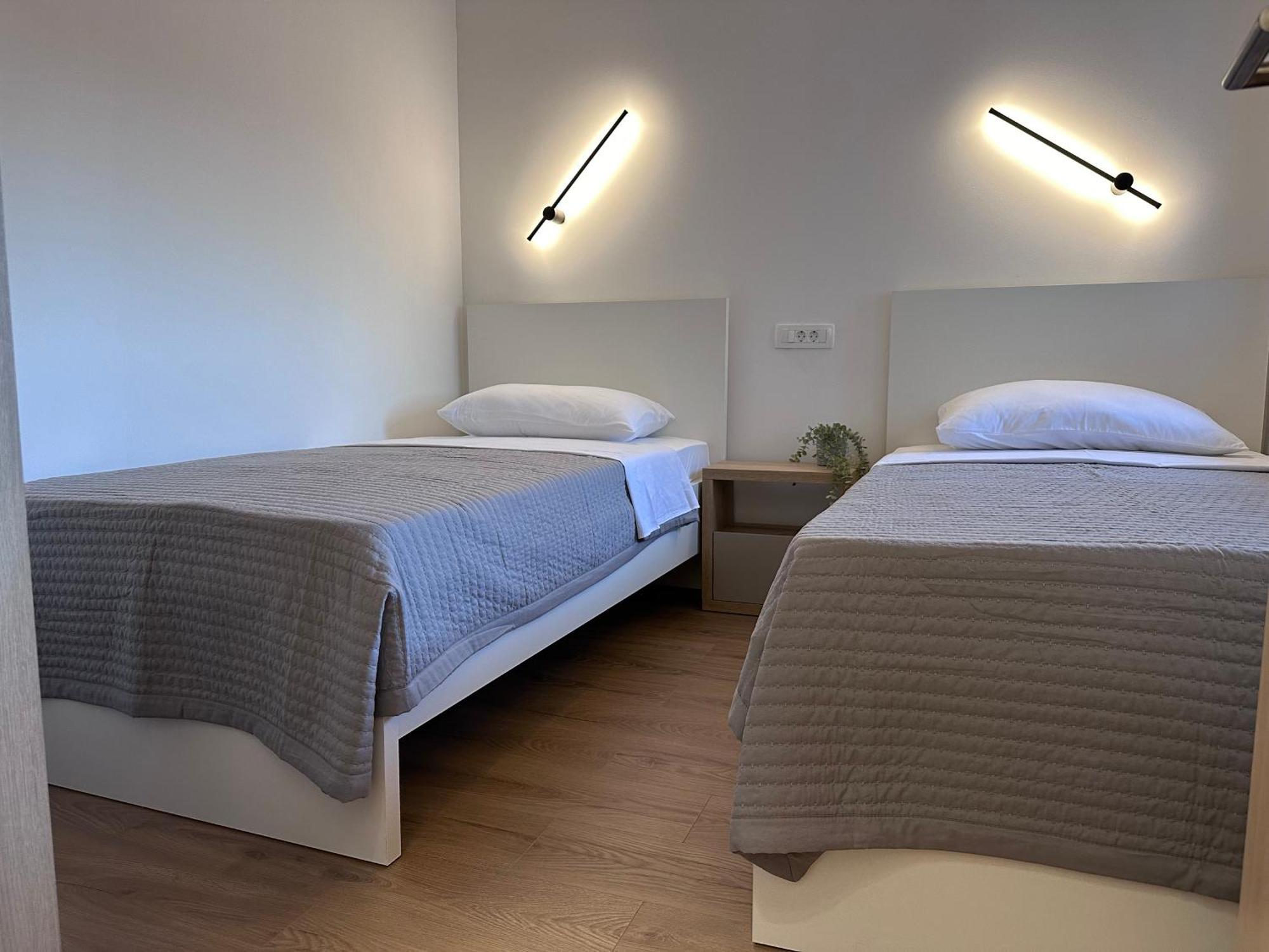 Apartmani 4 Palme Stari Grad Kültér fotó