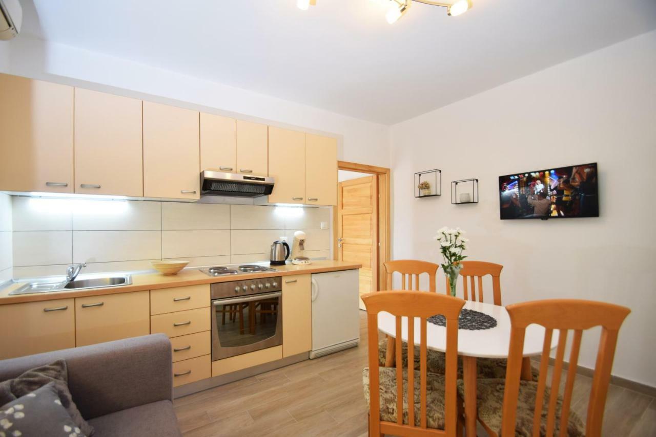 Apartmani 4 Palme Stari Grad Kültér fotó