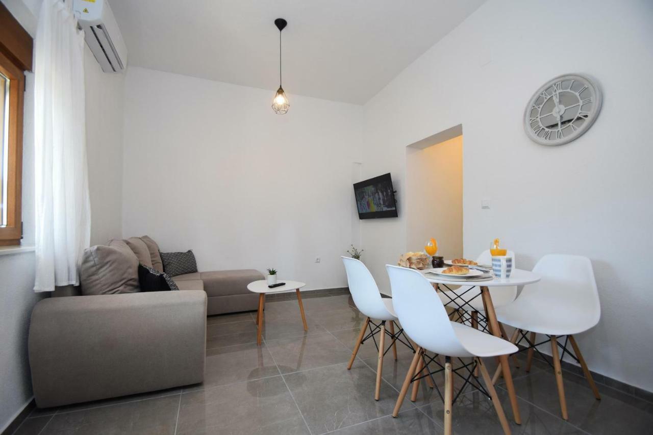 Apartmani 4 Palme Stari Grad Kültér fotó