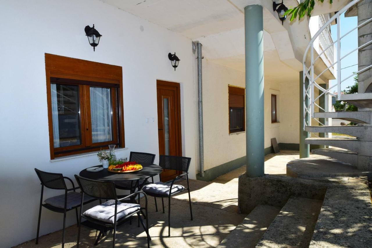 Apartmani 4 Palme Stari Grad Kültér fotó