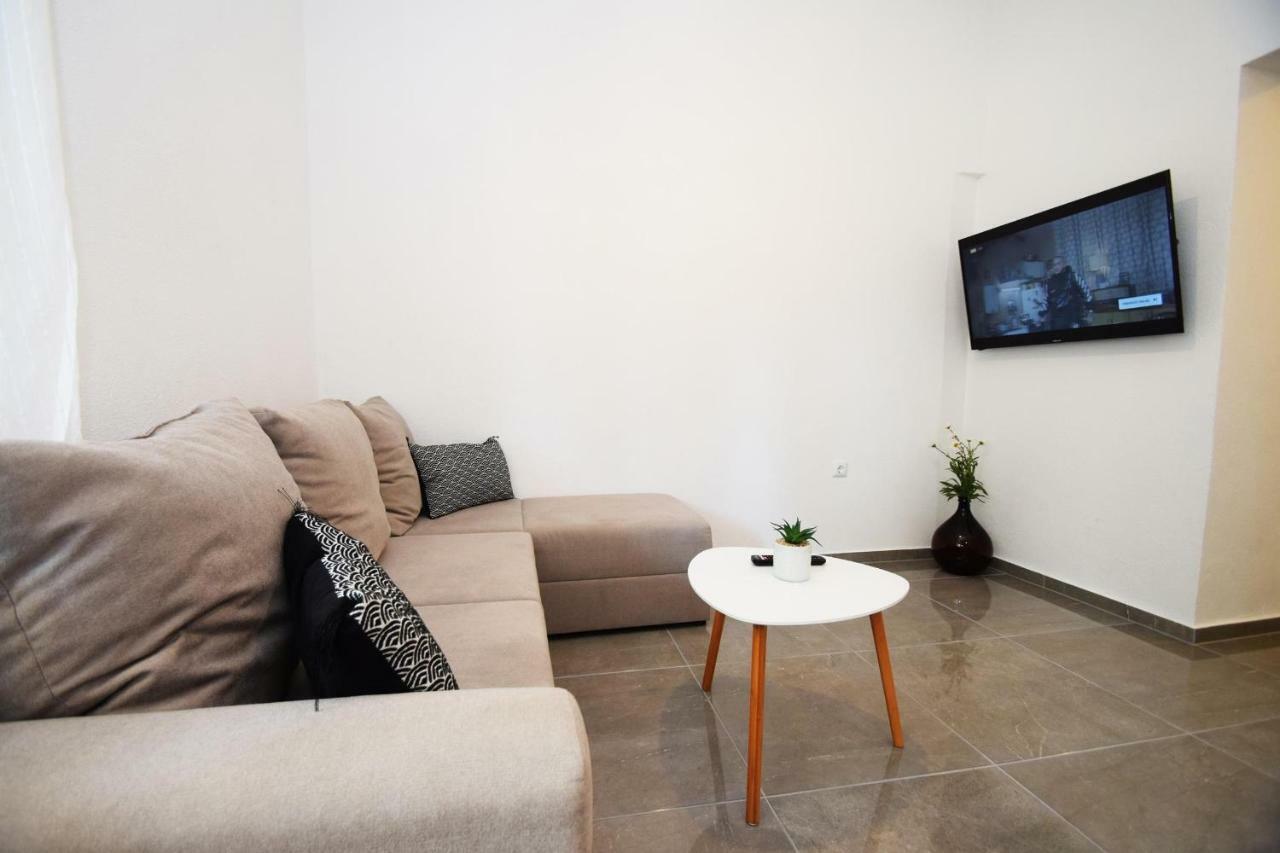 Apartmani 4 Palme Stari Grad Kültér fotó